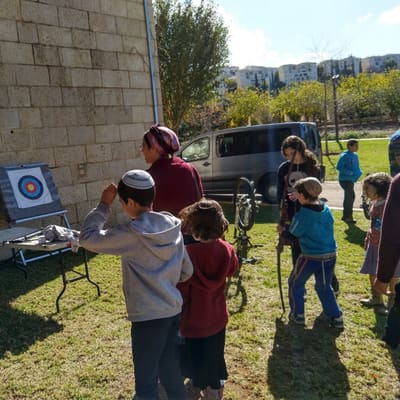 מתקן חץ וקשת