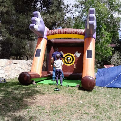 מתנפח זריקת גרזנים