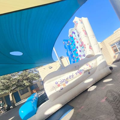 קיר טיפוס מתנפח ענק