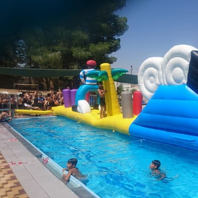 אתגרון מכשולים לבריכה