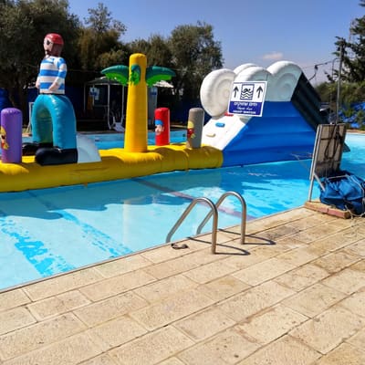 אתגרון מכשולים לבריכה